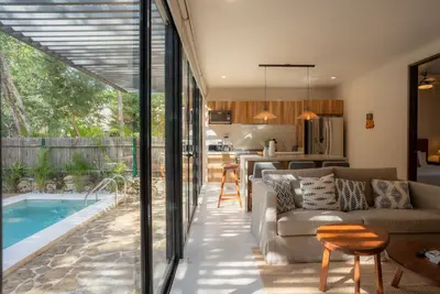 Image de Paradise at its finest with plunge pool, jetted tub, partial Ac, & washer/dryer