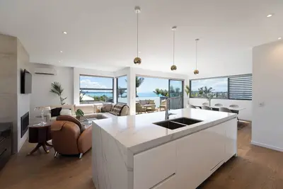 Image de Luxury modern dream house with beautiful sea views of Rangitoto in Kohi Beach