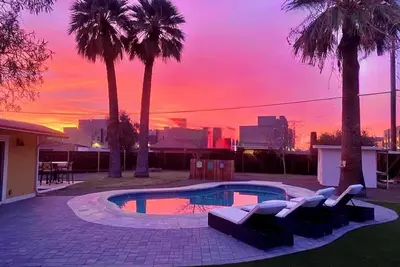 Image de Pets Allowed+Oasis Home w/2br & 4BDs w/ Pool & Bbq & Events allowed