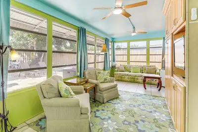 Image de 4 Mi to Beaches: Vibrant Stuart Villa w/ Patio!