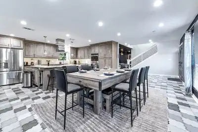 Image de 2King Suites, HeatedPool, Arcade & Pickleball