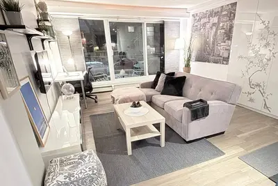 Image de Stay in the heart of Calgary\/stylish\/cozy\/pet friendly 2bedroom condo