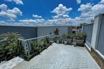 Image de Modern 2 bedroom apartment with air conditioning