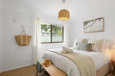 Image de Luzari Shoal Bay- Experience coastal elegance at Luzari Shoal Bay, a beautifully styled Hamptons-ins