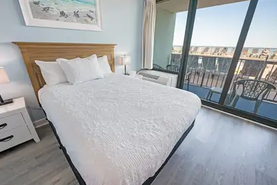 Image de Newly Updated, Direct Oceanfront and Heated Pools!