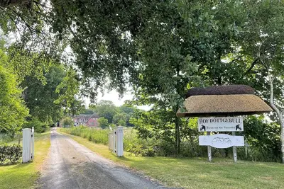 Image de Discover Tranquility at Fewo Sina: Your Rural Retreat Awaits!