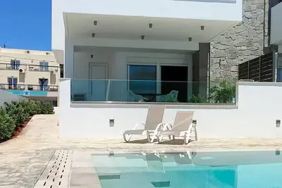 Image de Luxurious apartment with pool in Makrigialos