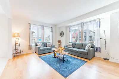 Image de Luxury & Spacious 4br ~ Velvet Way ~ Thorold