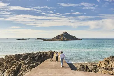 Image de Maison pour 6 en bord de mer - Jardin et piscine