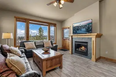 Image de New! Old Mill Lookout–Mountain Views, Fireplace, Dog Friendly