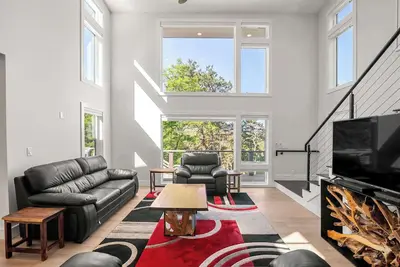 Image de Modern Wellfleet Retreat 2 mi to Beach!