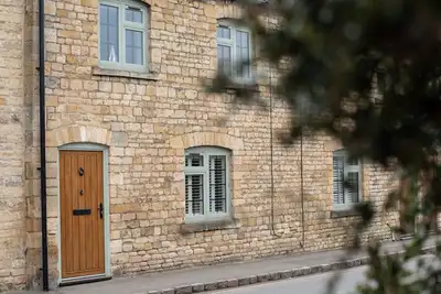 Gordon Cottage - sleeps 4 guests  in 2 bedrooms