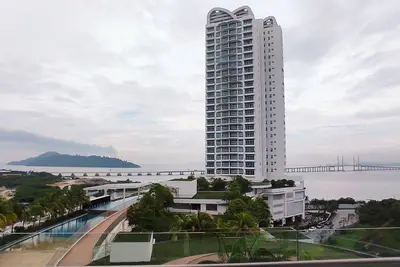 Image de Spacious 2-Bedroom with Morning's Sea View & Amenities