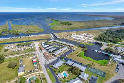 Image de The Gator Escape -Poolside Condo walk to Tiki Bar