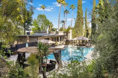 Image de Del Campo Villa - 4br Woodland Hills Gem with Pool and Cabana