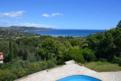 Image de Belle villa avec une très grande terrasse vue mer
