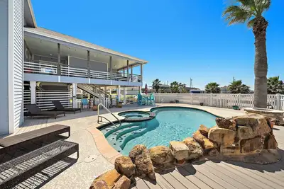 Image de Private Pool- Sleeps 19 - Across from Marina
