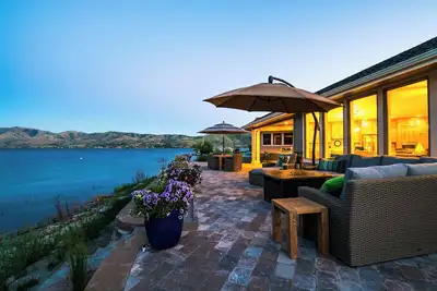 Image de Custom Waterfront Home with Private Boat Slip