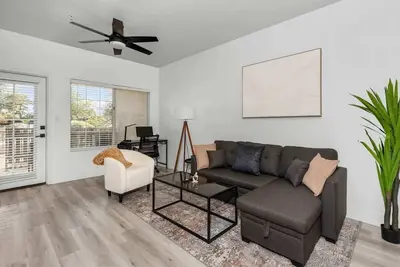 Image de Cozy 2br-Pool, Yoga Rm, Gym, Cabanas, Bbq, Prkng