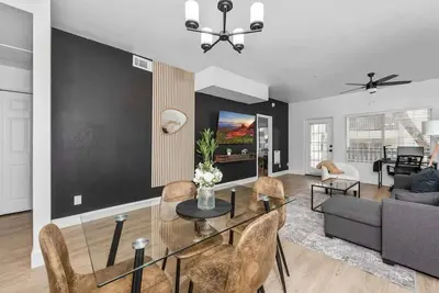 Modish2BR Pickle&Basketball Ct, Pool, Bbq Cabanas