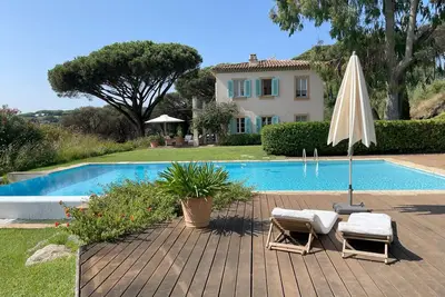 Image de Belle Bastide Provencale Avec Apercu Mer Sur La Baie De Pampelonne