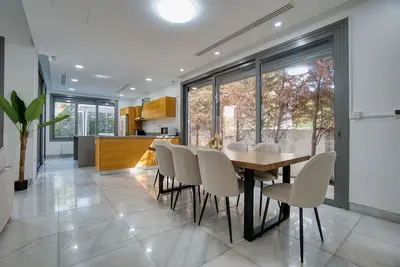 Image de DownTown Villa 2 - Trois Chambres Villa, Couchages 6