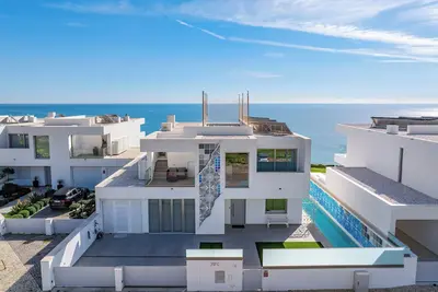 Image de Ocean Front Algarve. Chic, modern villa with two pools in quaint fishing village