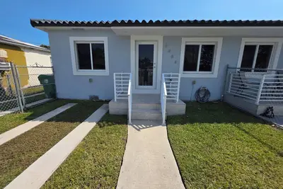 Image de 3-bedroom 2 Bathroom house in phenomenal Miami, Spectacular location!