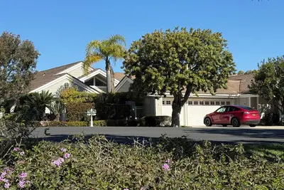 Image de Stunning 3-bedroom house in delightful Irvine w panoramic views & modern decor.