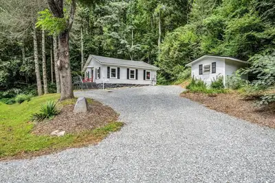 Image de Charming 3-Bedroom Cottage  – Perfect for Family Getaways! \"