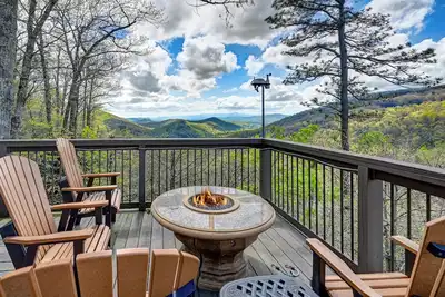 Image de Epic Mtn Views/Near Avl/Deck/Firepit/Modern Cabin
