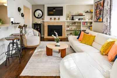 Central Charming Oasis - Hot Tub & Fire Pit