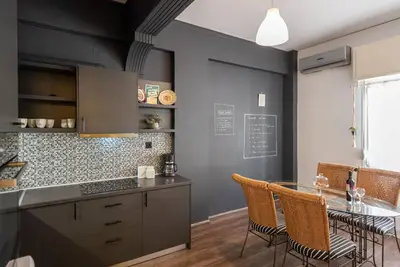 Chersonissos Central Apartment, steps from the sea