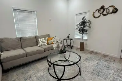 Image de New Home Near Med & Downtown