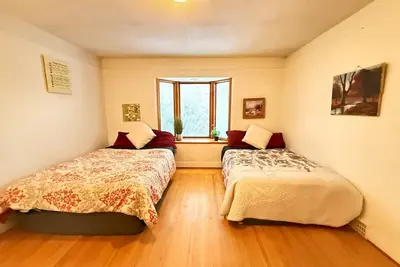 Image de 2 Bedroom Main Floor Near Kitsilano Beach, Downtown and Ubc