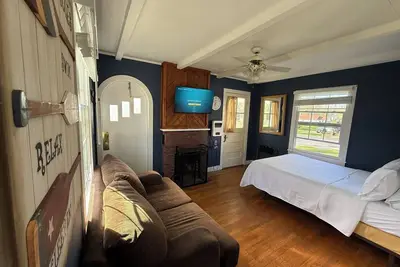 Image de Studio cottage in Bar Harbor - Cozy 1930's Fireplace, Sleeps 3.