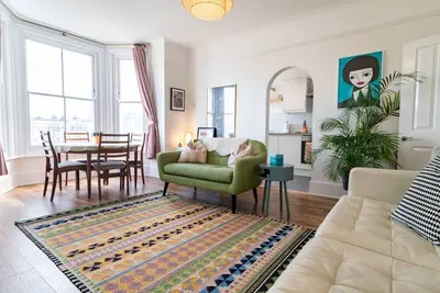 Snug Sea View 2 Bed Apartment - Margate | Pass the Keys