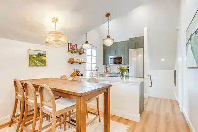 Luxe Designer Flat on Sloans Lake w/ Rooftop Deck