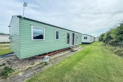 Image de Cosy 8 berth caravan with lovely field views at Sunnydale ref 35353s