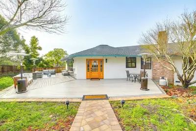 Image de Close to Beaches & Hiking: Beautiful Aptos Abode