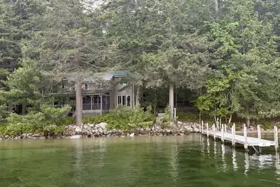 Image de Lake Winnipesaukee Island Retreat Sandy Beach