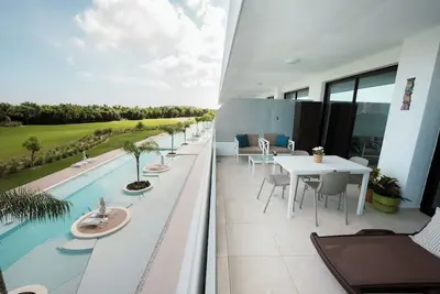 Image de New Exquisite 2-Bedroom Apartment with Incredible Pool View, Balcony, Wi-Fi & Ac