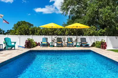 Image de Heated Pool, Pickleball, Mini Putt, 4 Kings beds + bunk - Near Ami/Img