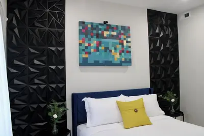 Image de The Urban Oasis 2br 2bth with Balcolny