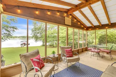Image de Stunning Lake Views w/Dock, Grill, Screened Porch