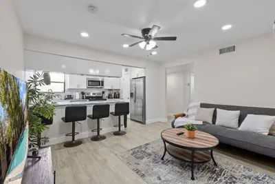 Image de Go Gators Apartment + Ps4 Console!