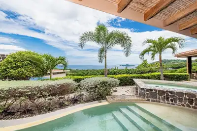 Image de Escape to Casa Mar de Flores: A Spacious 4-Bedroom Ocean View Retreat in Hermosa