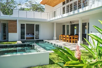 Image de 3br/2Bath Spacious Villa in Town w/ Pool & Jacuzzi