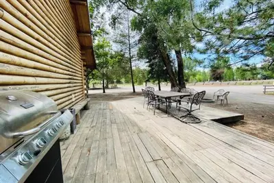Image de Charmingly Rustic, Mountain River Ranch Cabin
