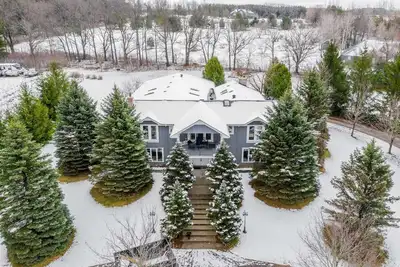 Image de Hilltop Retreat · 2 Acre Estate With Indoor Pool & Hot Tub